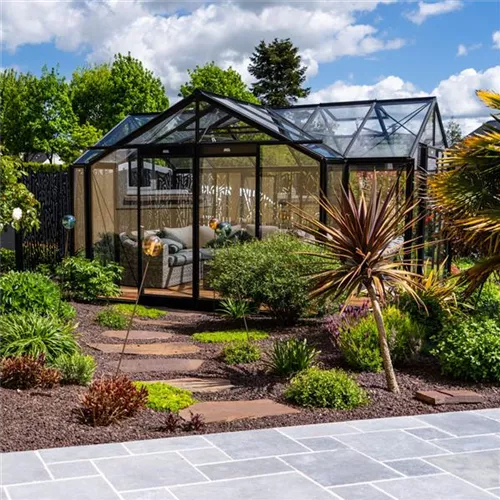 Gute Möblierung im Gewächshaus schafft Platz 