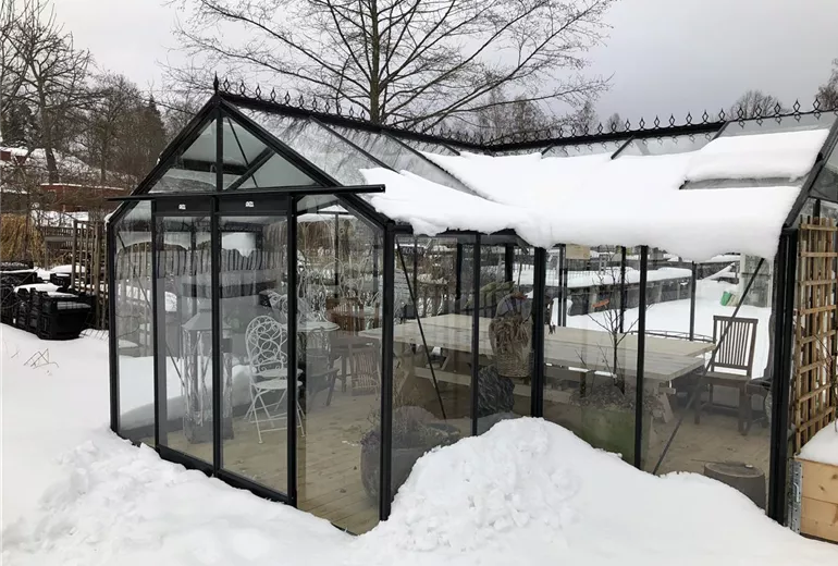 Gewächshaus im Schnee